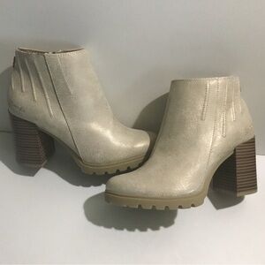 NWOT Blowfish Malibu Walker boots with shiny fabric